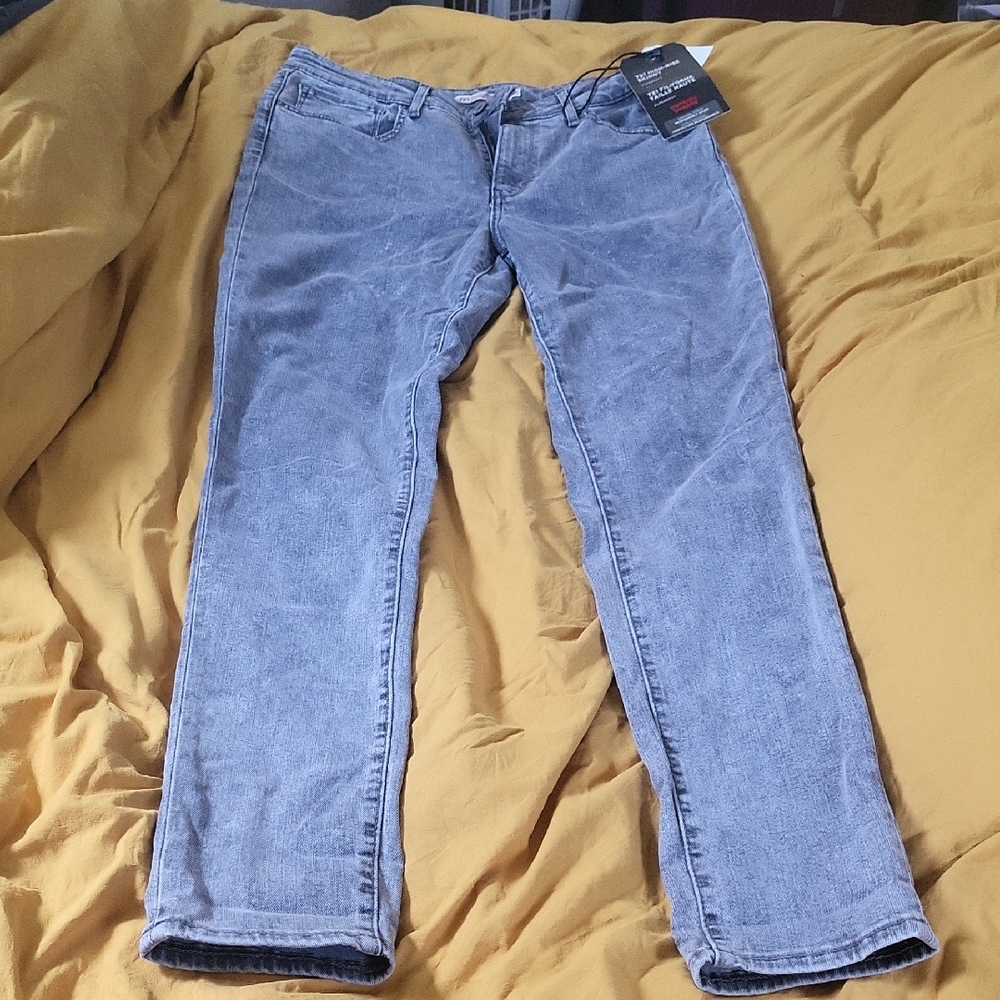 Levi's Premium High-Rise Skinny Jeans in Washed Gray